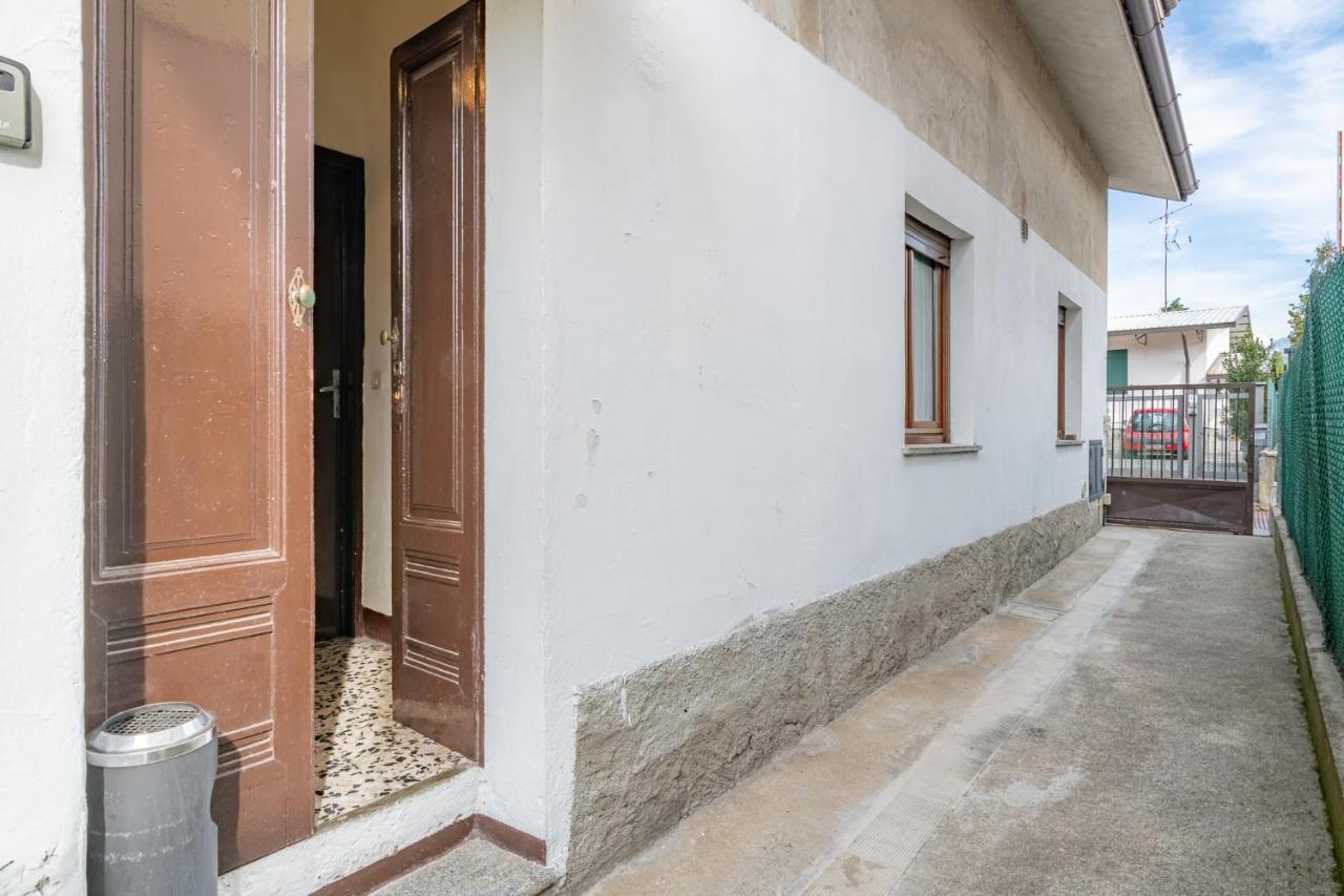 Bilocale Blue Relax Apartment Erba Exterior photo